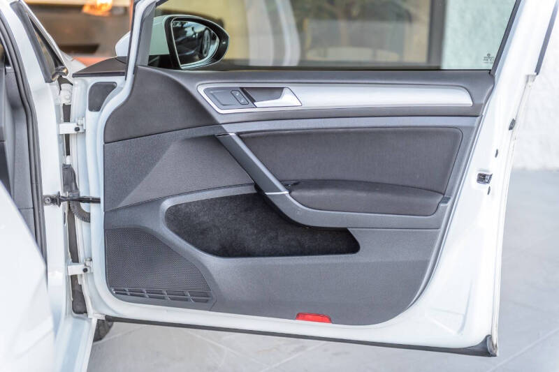 2016 Volkswagen Golf TSI S