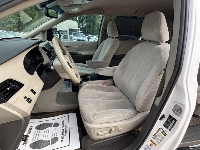 2011 Toyota Sienna LE 8-Passenger
