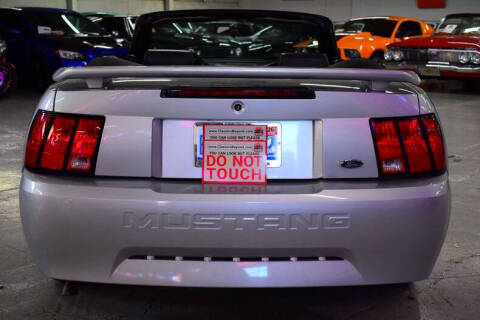 2004 Ford Mustang Deluxe