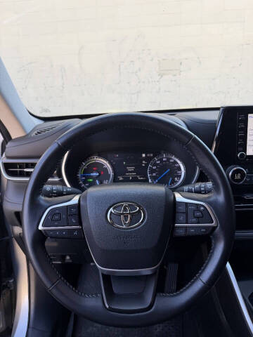 2022 Toyota Highlander Hybrid XLE