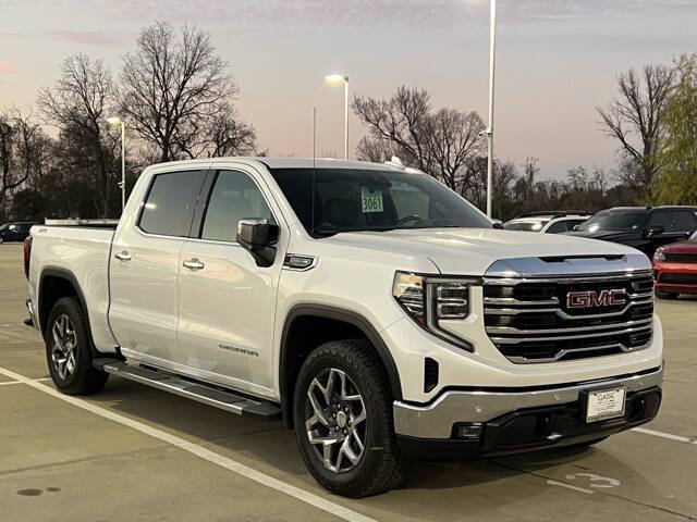 2025 GMC Sierra 1500 SLT's photo