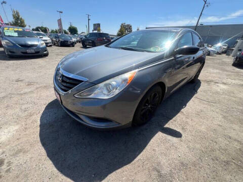 2013 Hyundai Sonata for sale at LR AUTO INC in Santa Ana CA