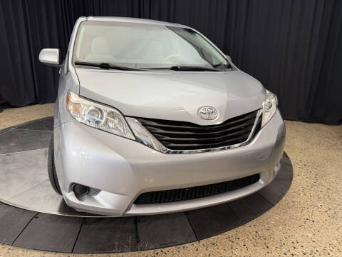 2011 Toyota Sienna LE 7-Passenger Auto Access Seat