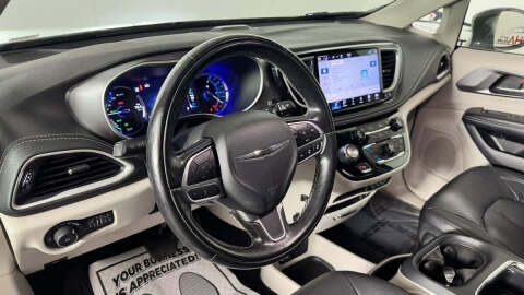 2022 Chrysler Pacifica Hybrid Touring L