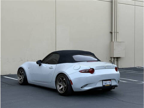 2016 Mazda MX-5 Miata Sport
