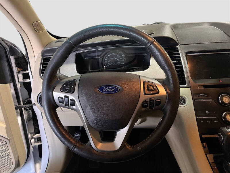 2018 Ford Taurus SEL