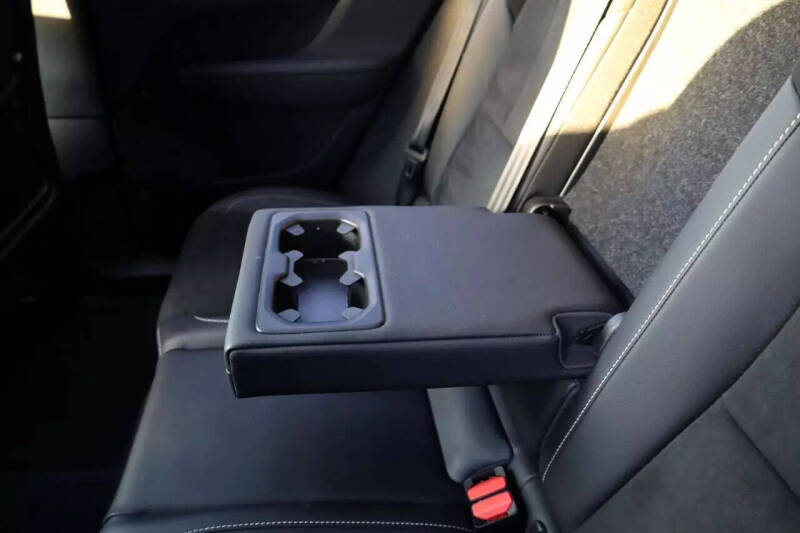 2022 Volvo XC40 T4 R-Design