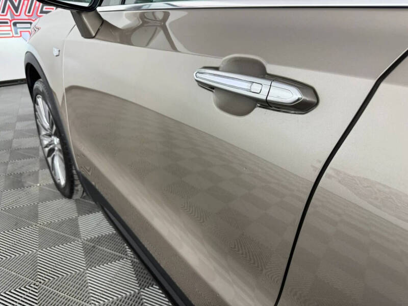 2024 Cadillac XT4 Premium Luxury