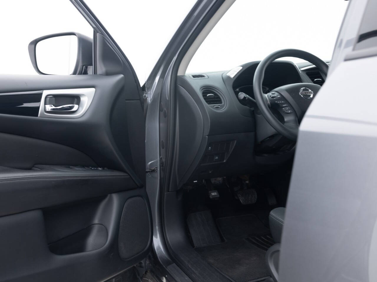 Used Car 2018 Nissan Pathfinder  S 4x4 4dr Suv For Sale Under $15,000 In Coal City, Illinois