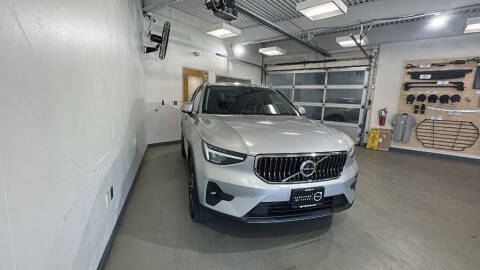 2023 Volvo XC40 B5 Plus Bright Theme