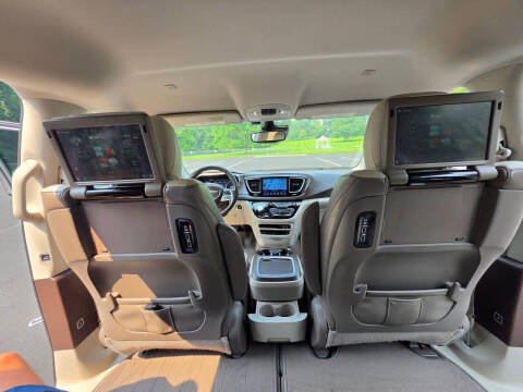 2017 Chrysler Pacifica Touring-L Plus