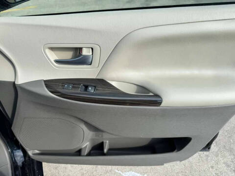 2015 Toyota Sienna XLE 8-Passenger