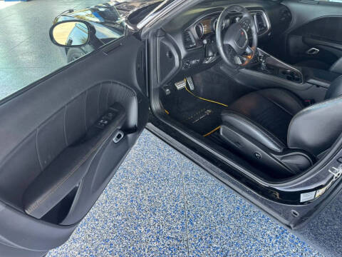 2016 Dodge Challenger 392 HEMI Scat Pack Shaker
