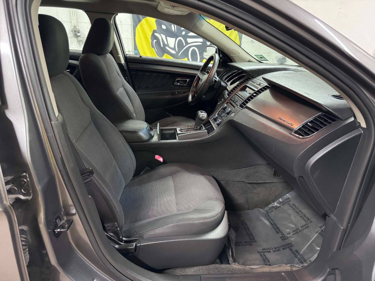 2012 Ford Taurus 18