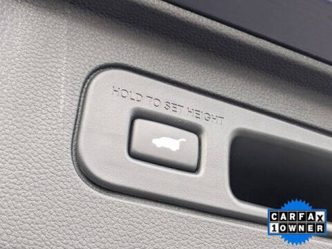 2023 Honda Pilot EX-L w/Rear Captain's Chairs