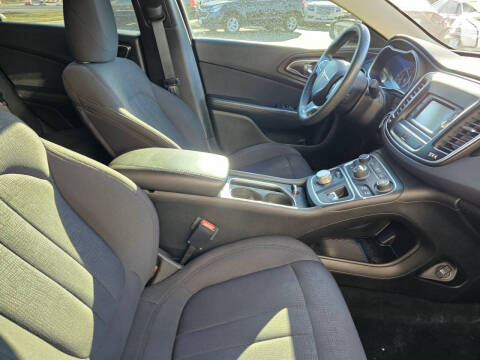 2015 Chrysler 200 LX