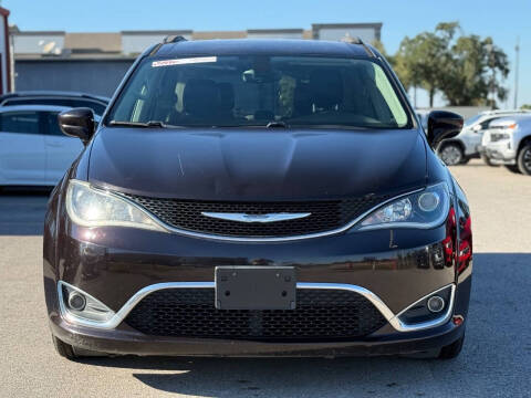 2017 Chrysler Pacifica Touring-L