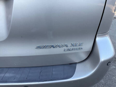 2004 Toyota Sienna XLE Limited 7 Passenger