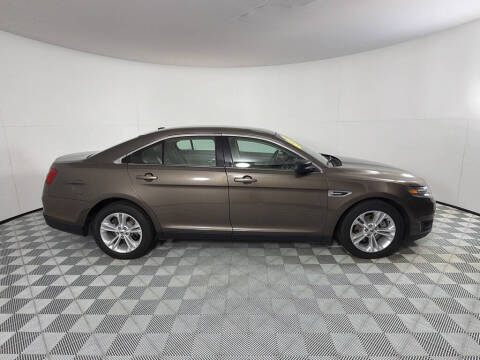 2016 Ford Taurus SE