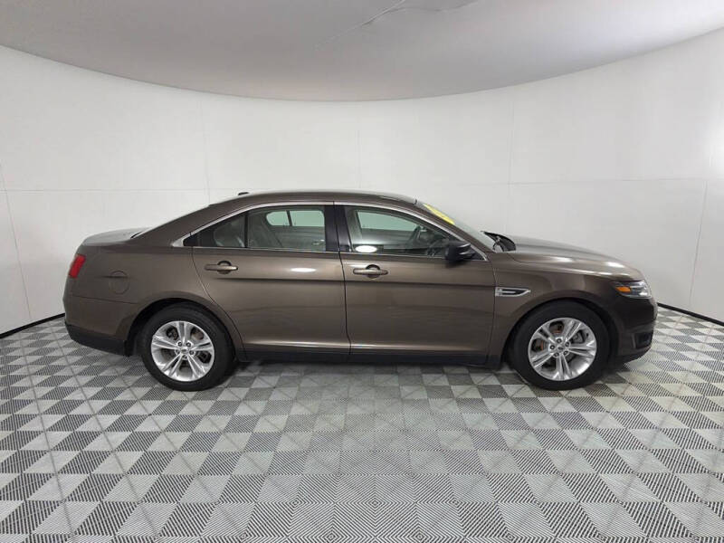 2016 Ford Taurus SE