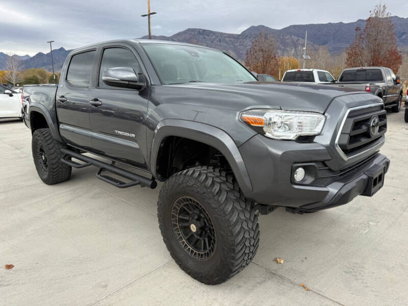 2022 Toyota Tacoma SR5's photo