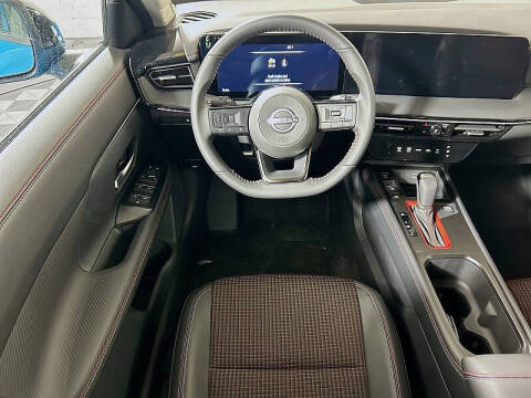 2025 Nissan Kicks SR