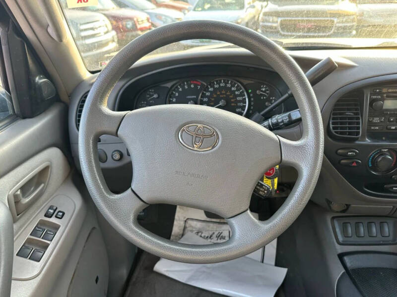 2005 Toyota Sequoia SR5