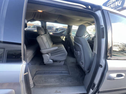 2005 Chrysler Town and Country