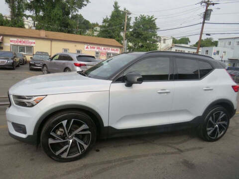 2022 Volvo XC40 T5 R-Design