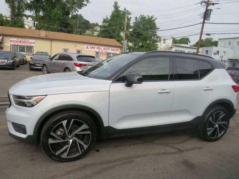2022 Volvo XC40 T5 R-Design