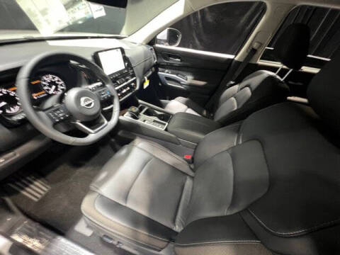 2025 Nissan Pathfinder SL