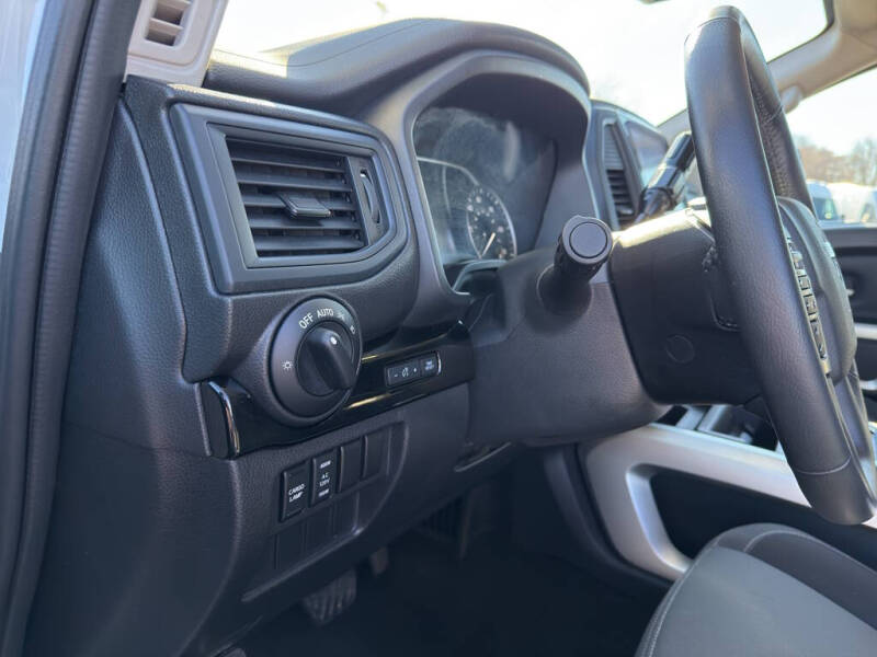 2024 Nissan Titan XD SV