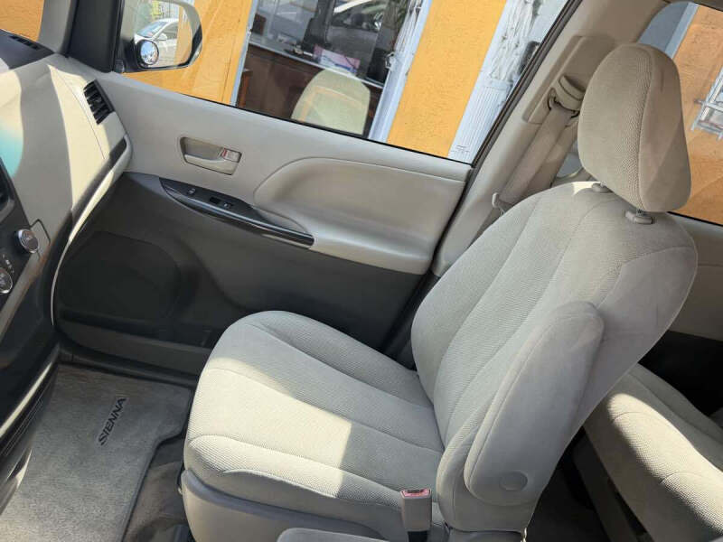 2013 Toyota Sienna L 7-Passenger