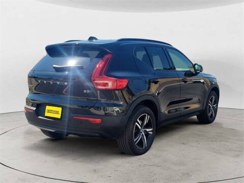 2023 Volvo XC40 B5 Plus Dark Theme