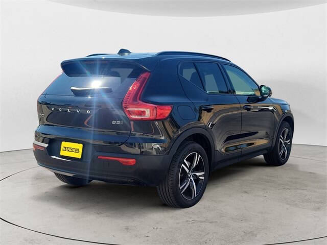 2023 Volvo XC40 B5 Plus Dark Theme