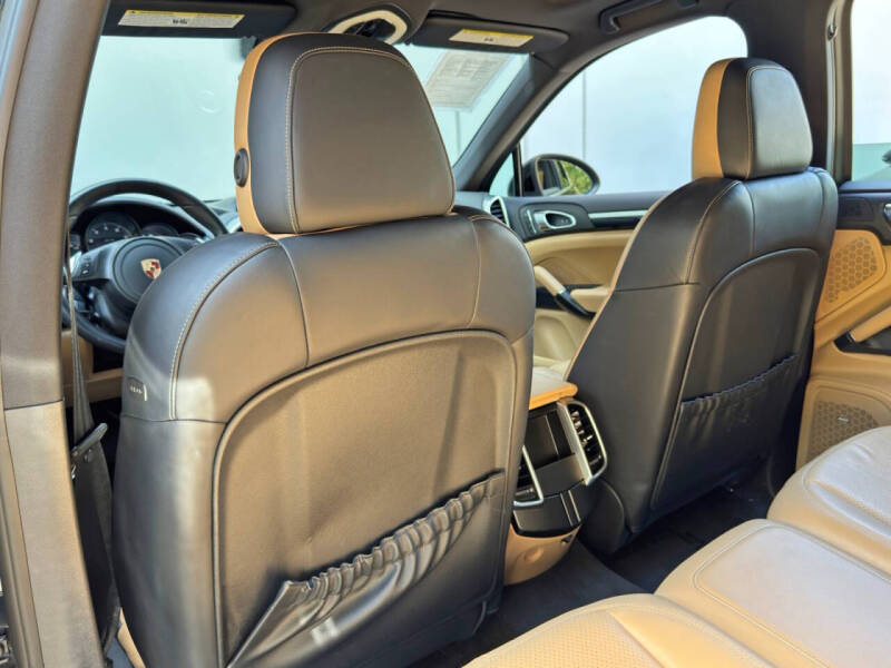 2014 Porsche Cayenne Platinum