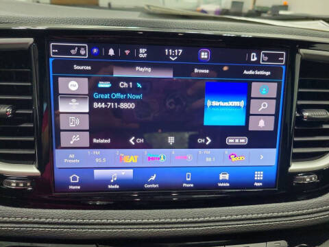 2027 Chrysler Pacifica Select