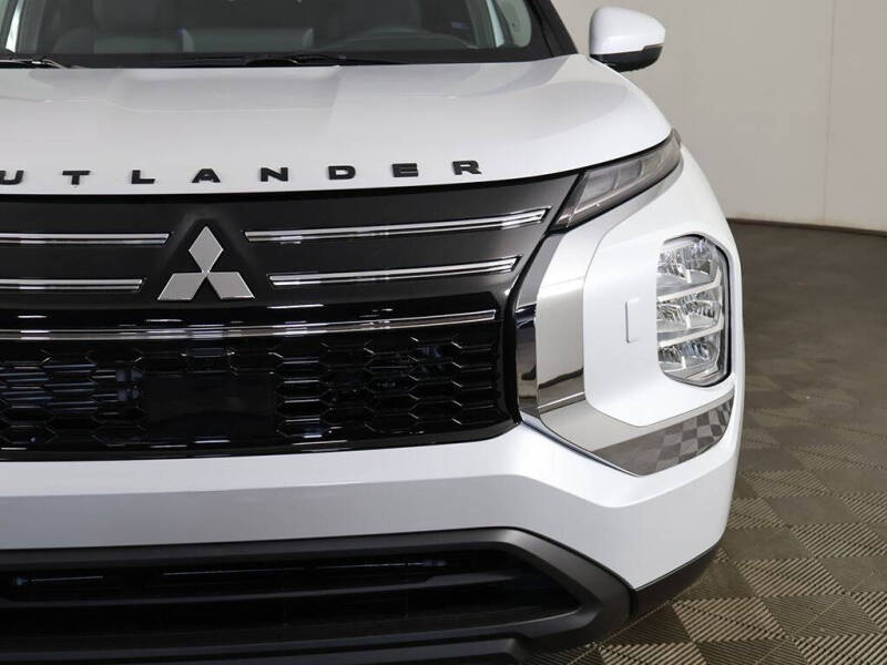 2026 Mitsubishi Outlander ES