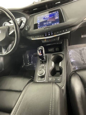 2023 Cadillac XT4 Premium Luxury