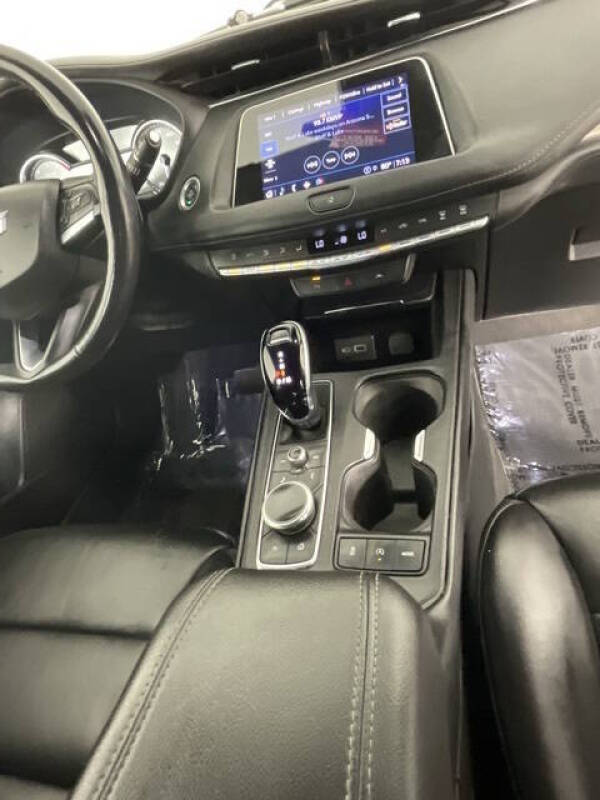 2023 Cadillac XT4 Premium Luxury