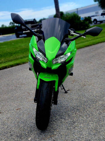 2025 Kawasaki EX650 ABS