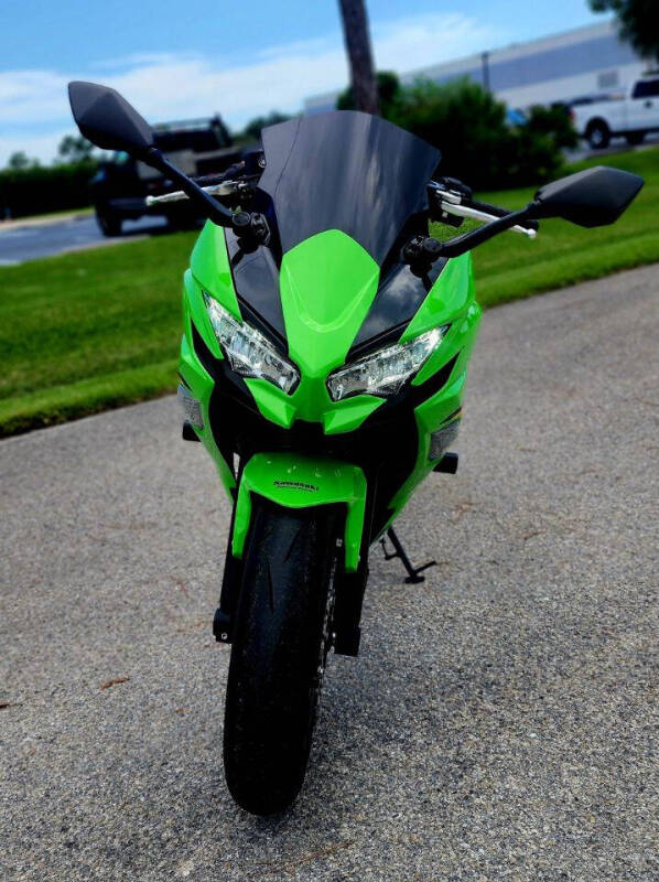 2025 Kawasaki EX650 ABS
