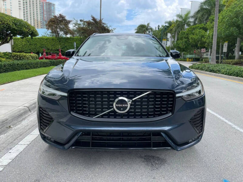 2023 Volvo XC60 B5 Ultimate Dark Theme