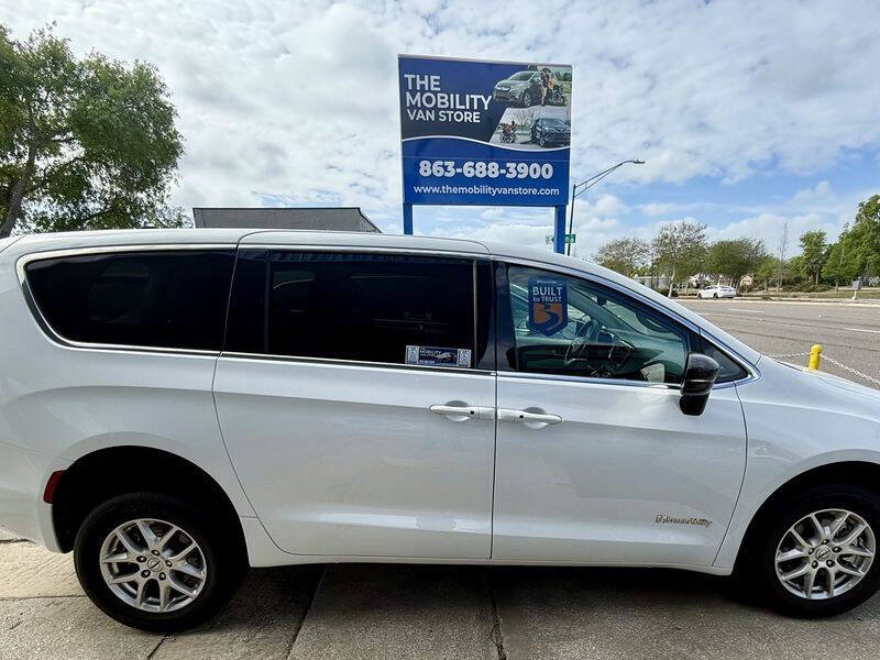 2024 Chrysler Pacifica Touring L