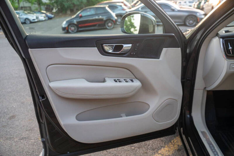 2019 Volvo XC60 T5 Momentum