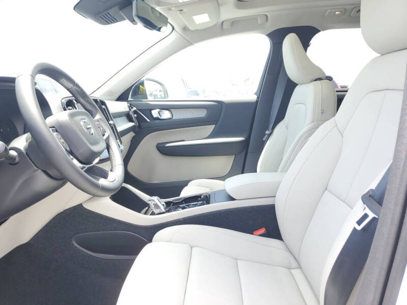 2026 Volvo XC40 B5 Plus