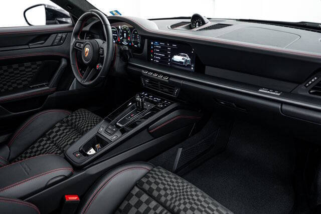 2026 Porsche 911 Carrera 4 GTS