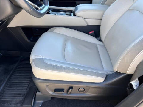 2022 Nissan Pathfinder SL