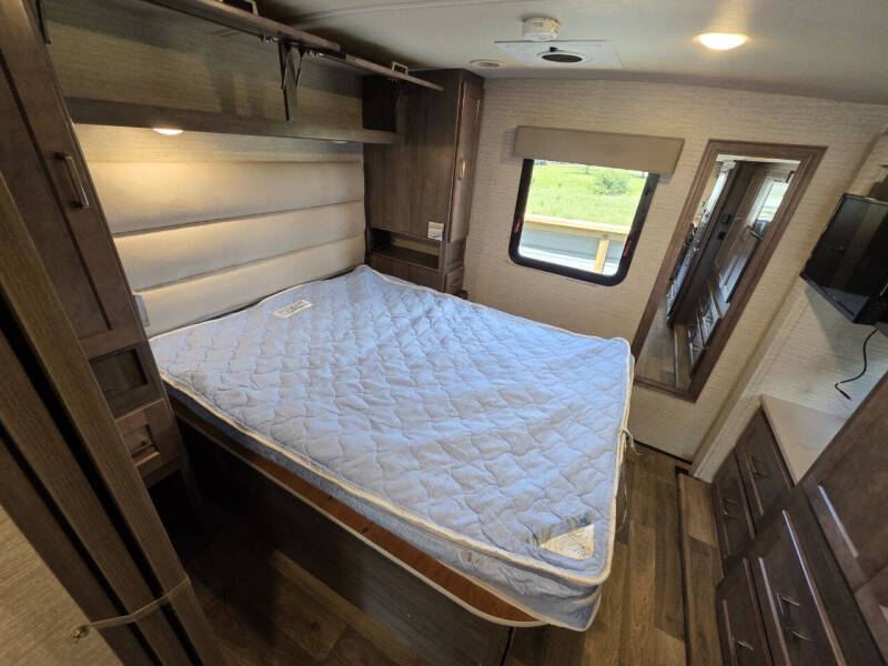 2020 Winnebago Vista