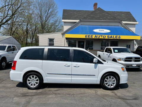 2015 Chrysler Town and Country for sale at EEE AUTO SERVICES AND SALES LLC in Cincinnati OH